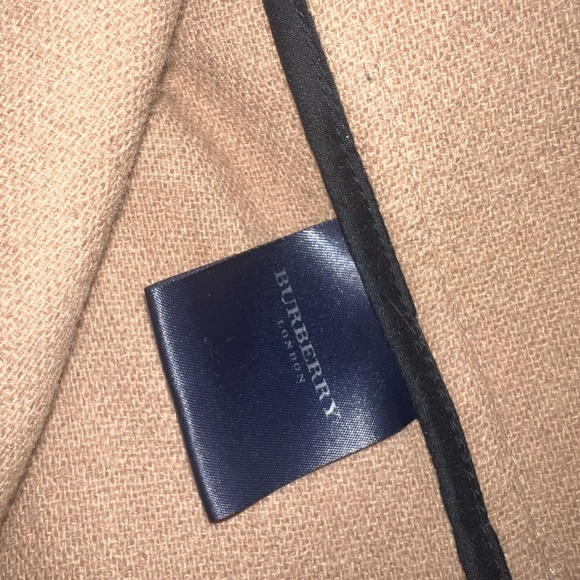 𝑩𝒖𝒓𝒃𝒆𝒓𝒓𝒚 𝑷𝒆𝒂𝒄𝒐𝒂𝒕 - Picture 4 of 9